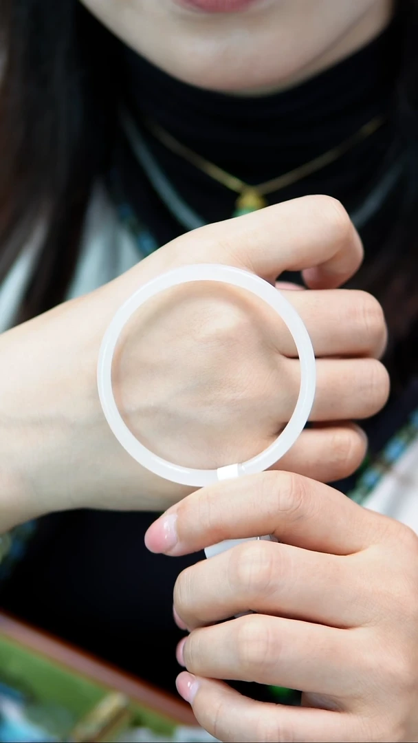 和田玉手镯未镶嵌56圈口冰白叮当手镯