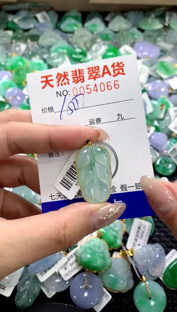 颈饰18K金镶嵌翡翠1111111111111111