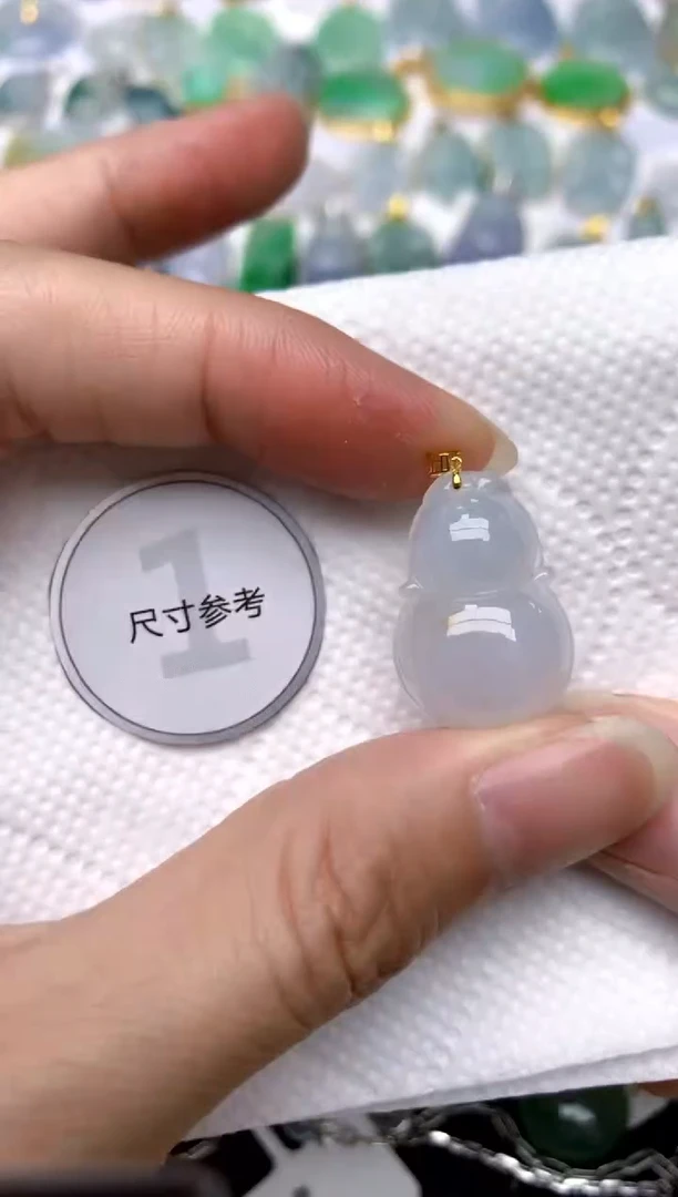 颈饰18K金镶嵌翡翠天然A货翡翠