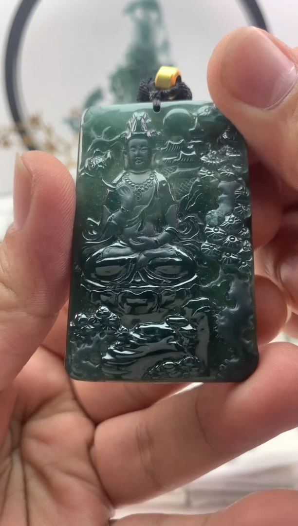 翡翠未镶嵌颈饰大势至