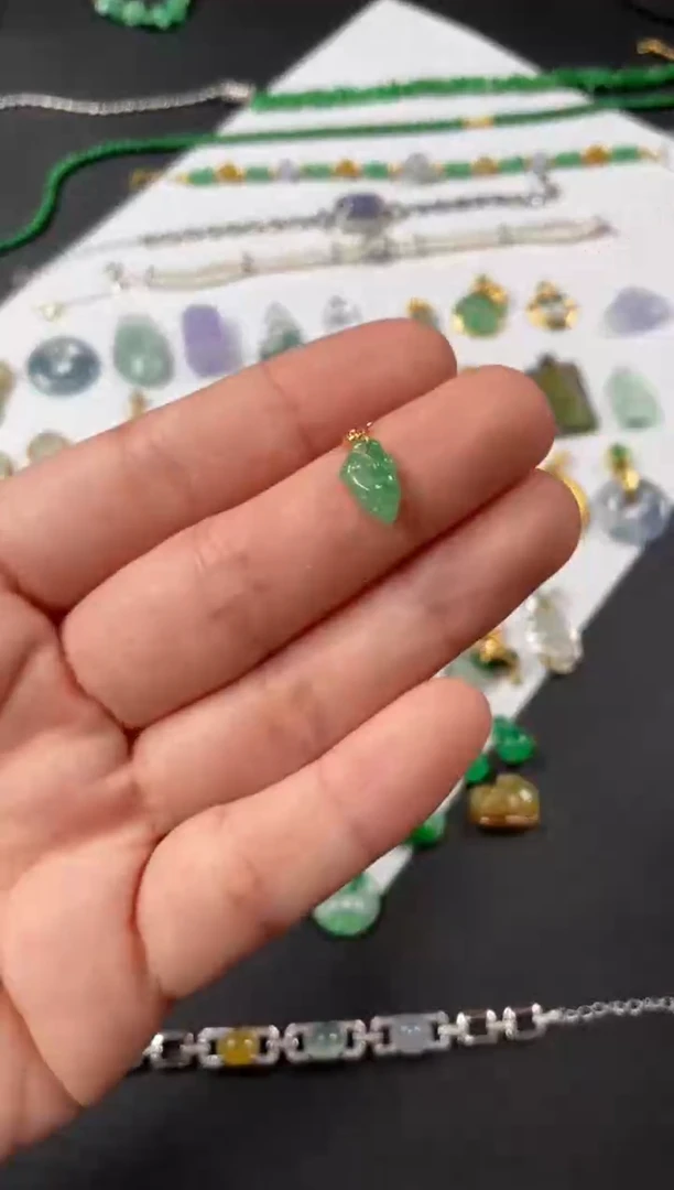 翡翠18K金镶嵌吊坠(不含链)一个    P522