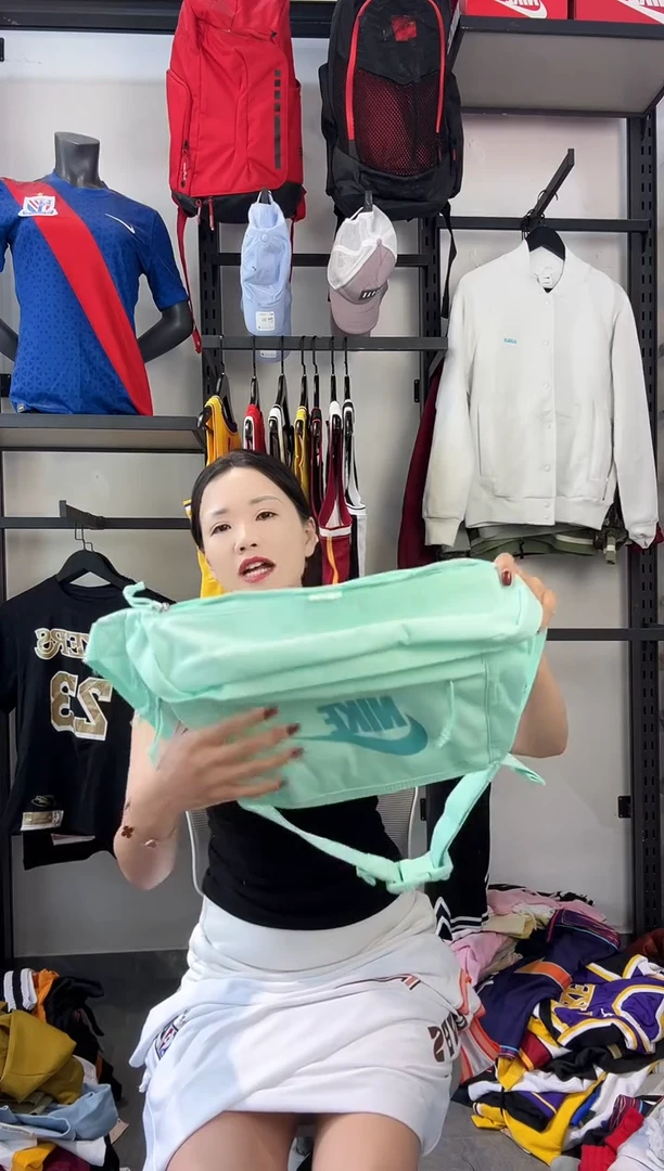 606    ·编码 耐克卫衣服饰过款为准 尺码·