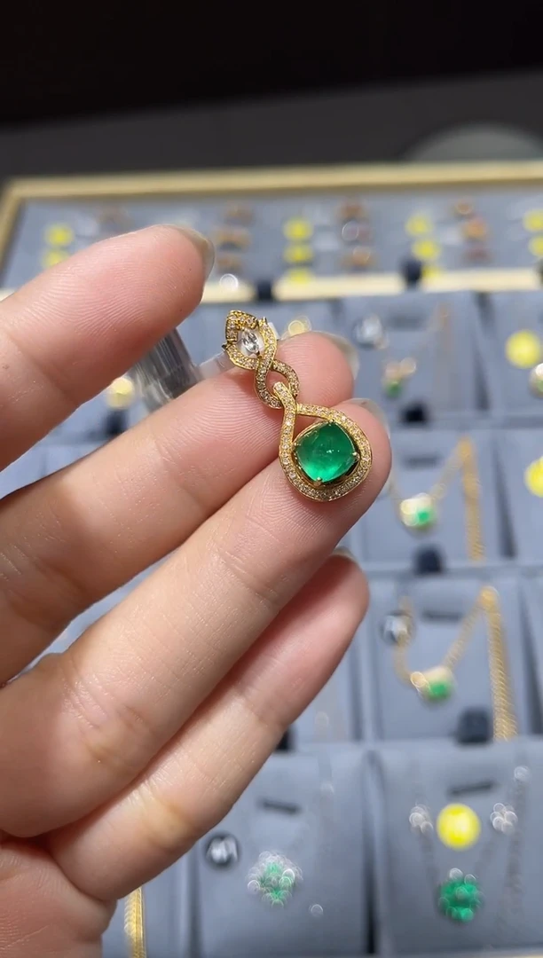 吊坠(不含链)18K金镶嵌祖母绿1