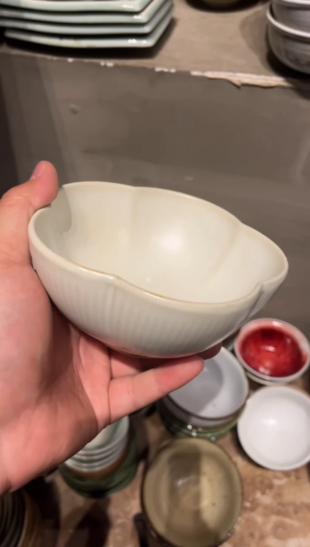 【闪购商品】瓷片604微瑕白色花瓣碗1个