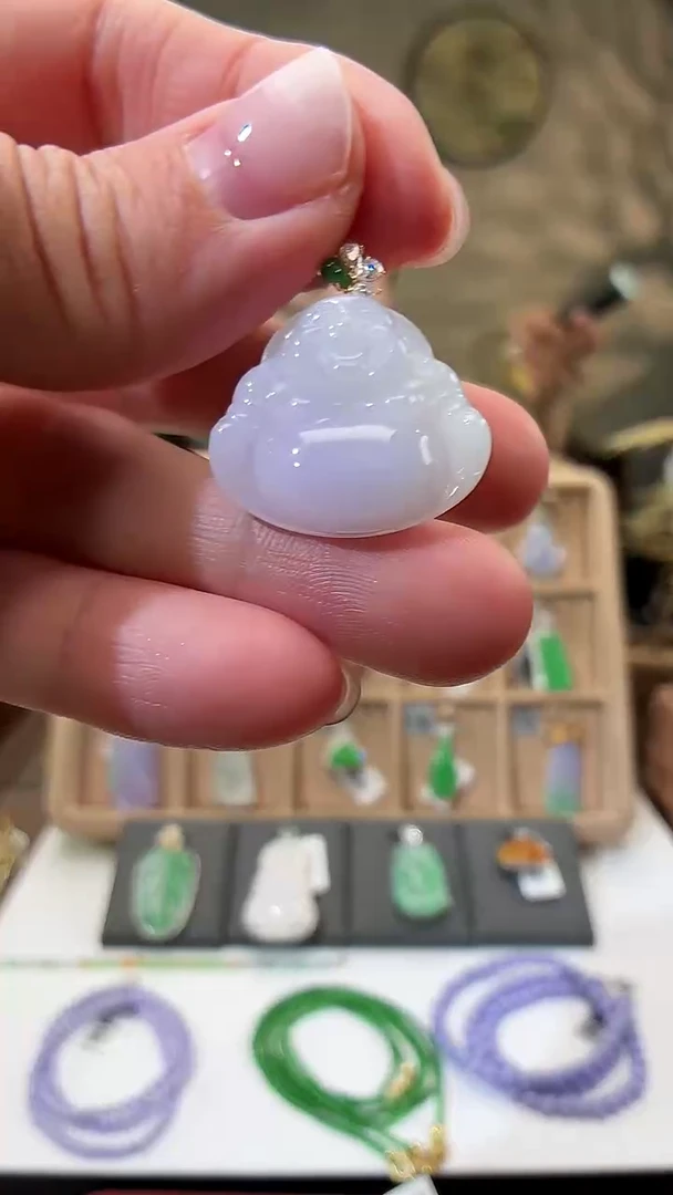 颈饰18K金镶嵌翡翠佛公