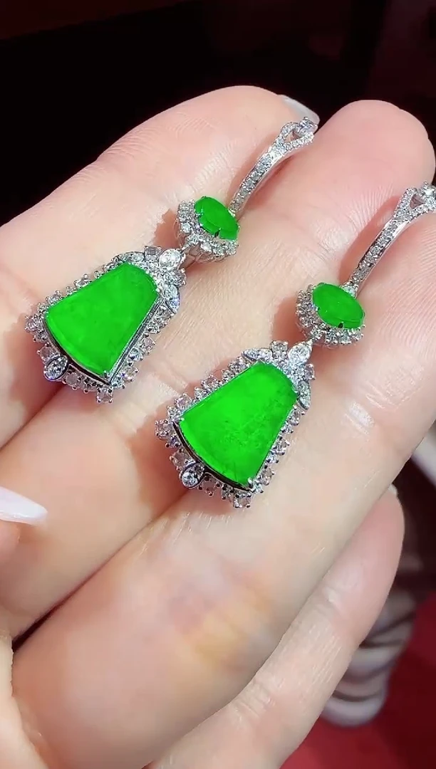 【闪购商品】翡翠耳饰18K金镶嵌无事牌