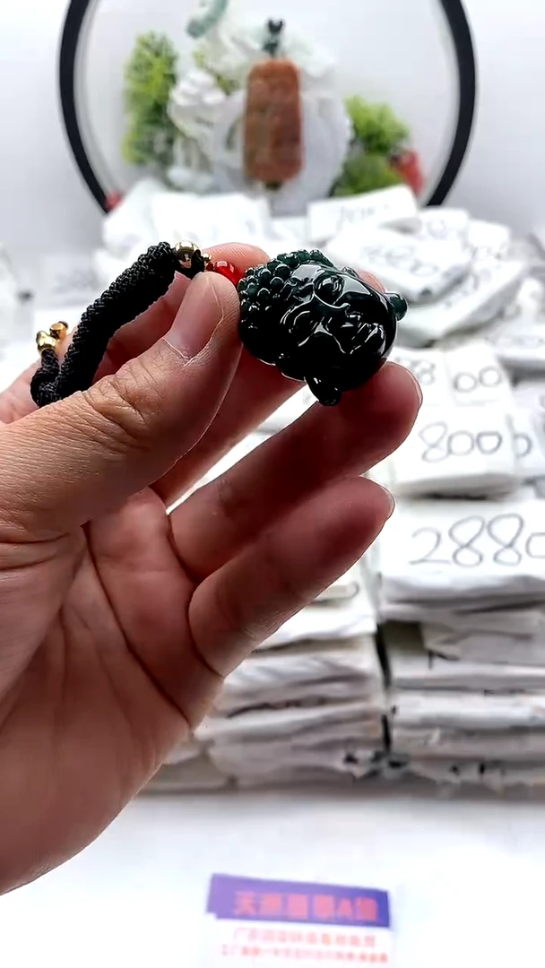 翡翠未镶嵌颈饰佛头【品质一般介意慎拍】