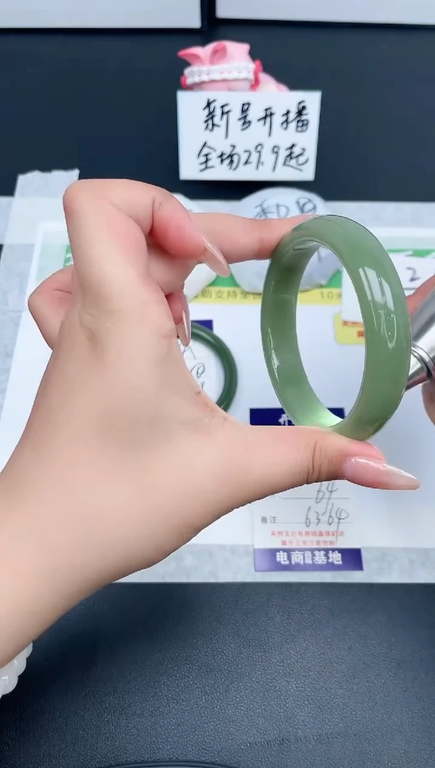 【闪购商品】石英质玉手镯未镶嵌146-64