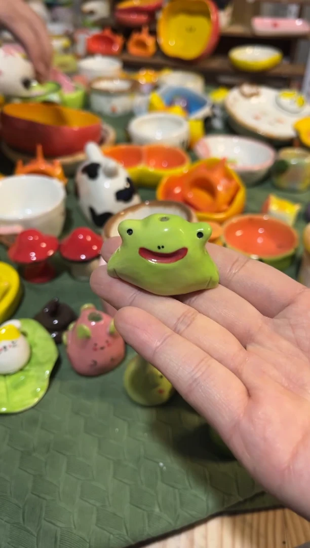 35手绘釉下彩微瑕陶瓷