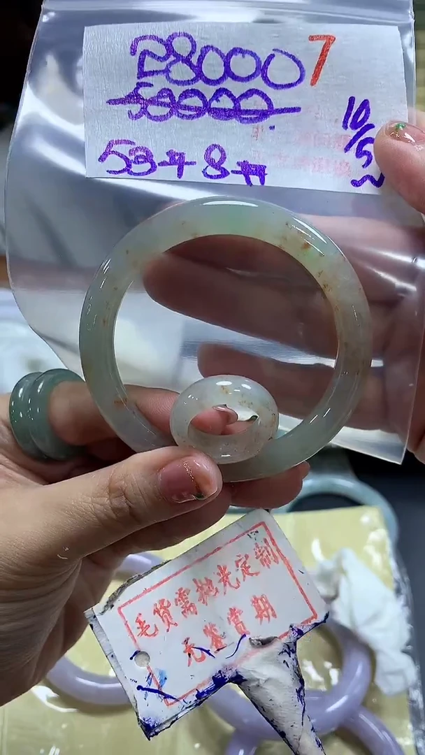 定制翡翠未镶嵌毛货需精细抛光7多样性发1件28000元