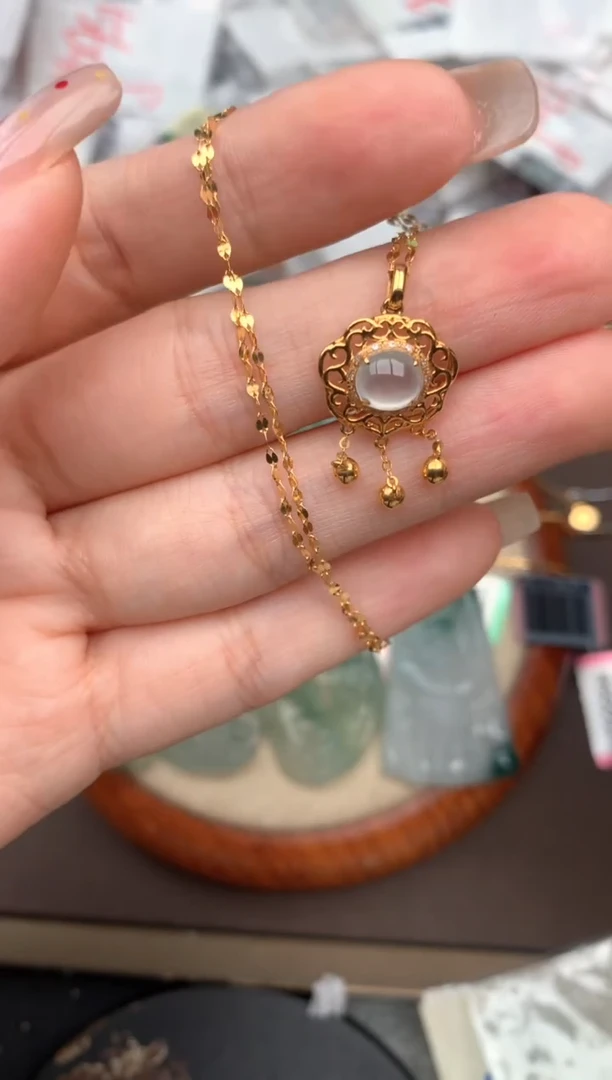 18K金镶嵌挂件翡翠一