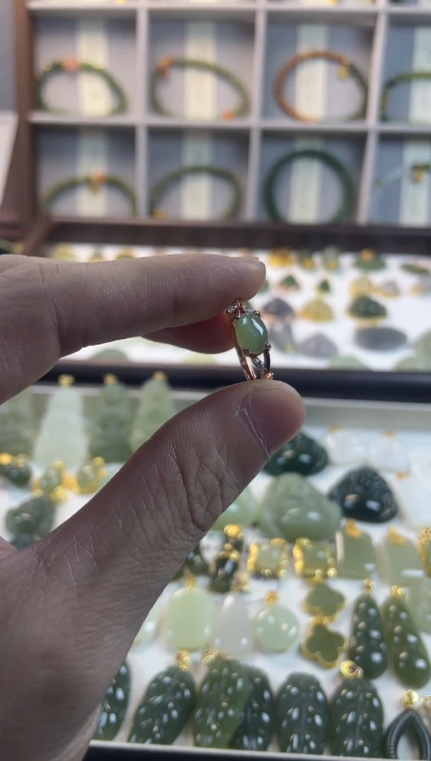 银S925镶嵌戒指和田玉（碧玉）1