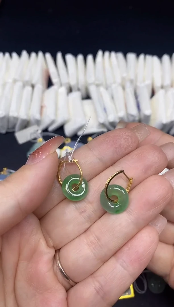 18K金镶嵌翡翠耳饰甜甜圈18K金扣镶嵌@@CMT
