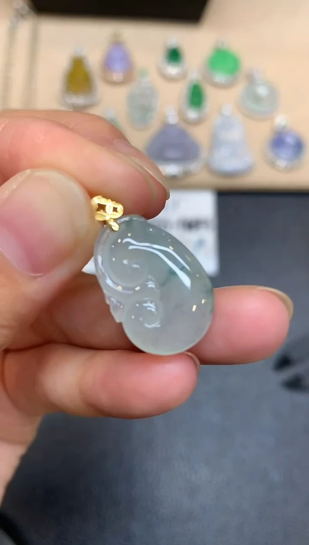 颈饰18K金镶嵌翡翠如意【无服务费