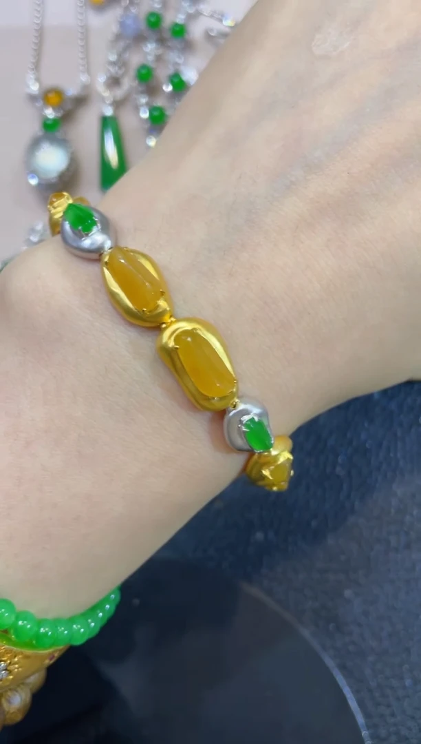 颈饰18K金镶嵌翡翠团购8