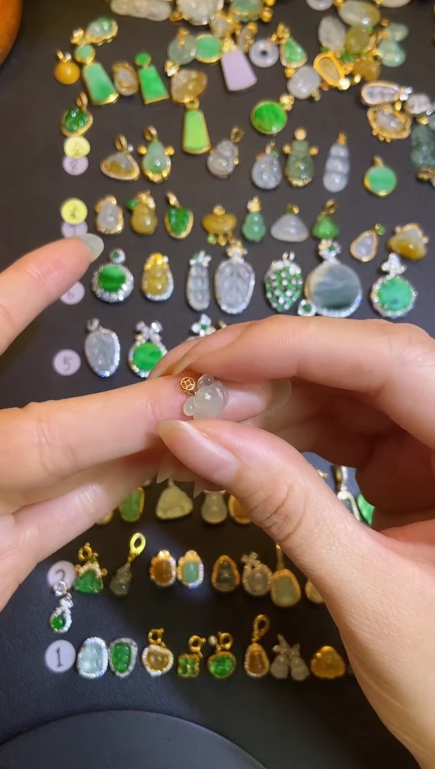 吊坠(不含链)18K金镶嵌翡翠1