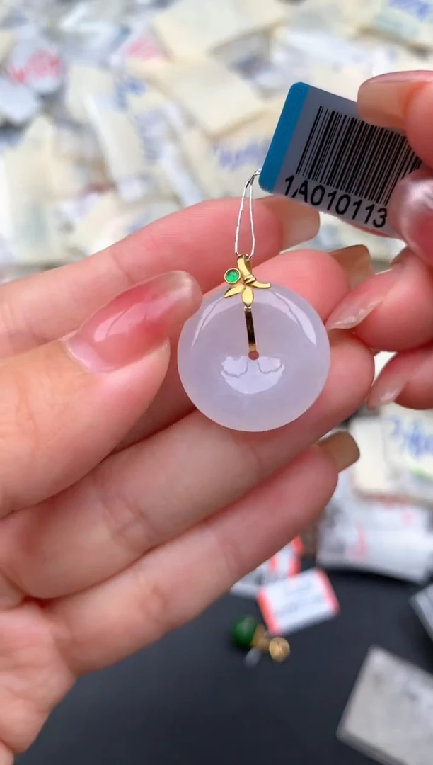 18K金镶嵌挂件翡翠1