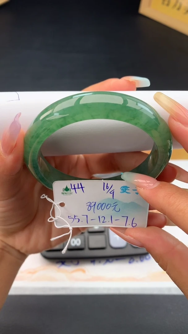 未镶嵌手镯翡翠自带#送人#，联系客服核对地址~