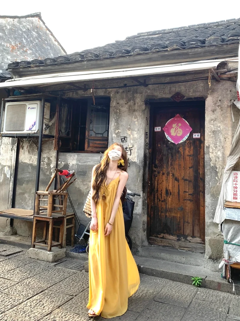 纯欲度假风休闲挂脖无袖连衣裙女夏季新款时尚气质高级感A字长裙