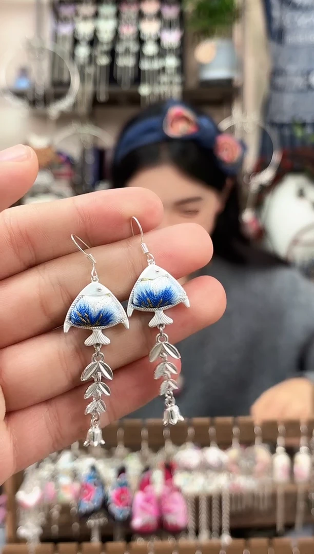 织绣民族风非遗老绣饰品558