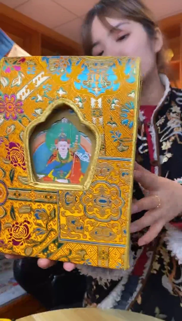 【闪购商品】泥塑莲师-与实物略有差异介意者慎拍