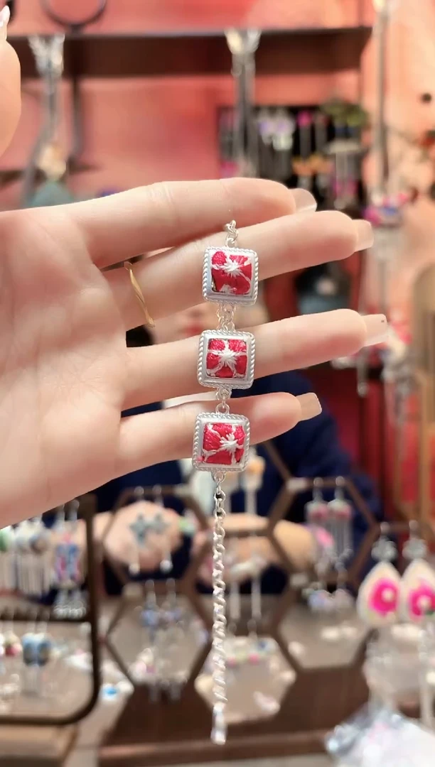 织绣云织谣民族风精美饰品 670