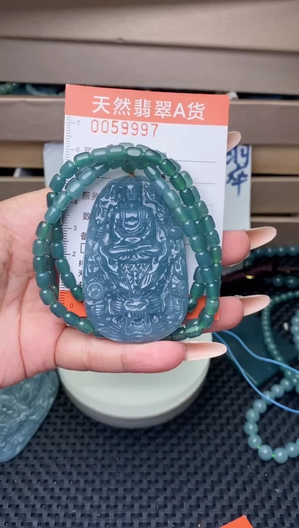 翡翠未镶嵌颈饰