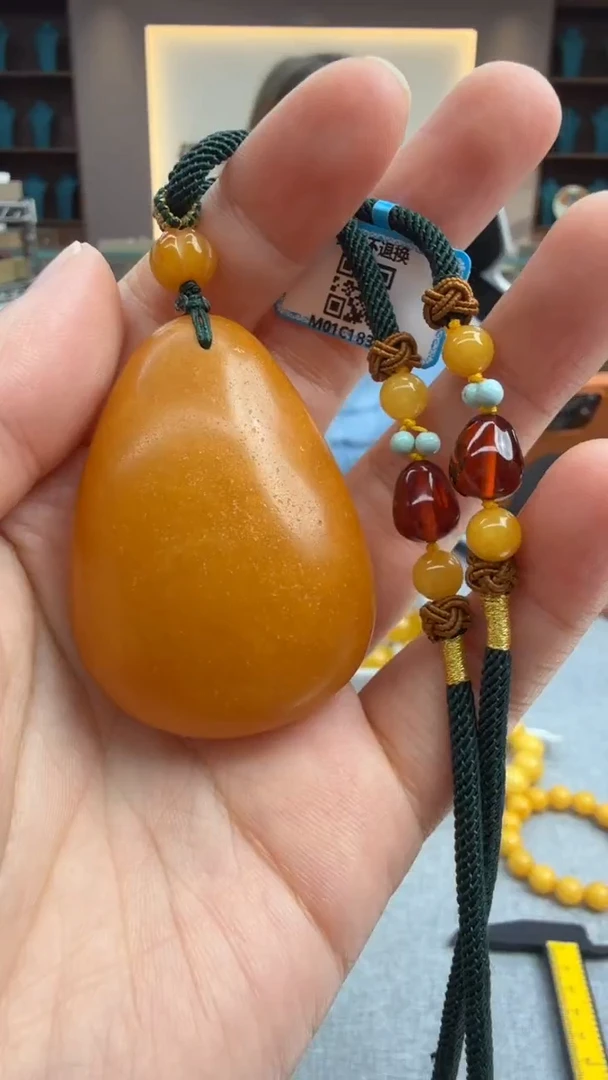 琥珀颈饰未镶嵌241秒拍号 假一罚三