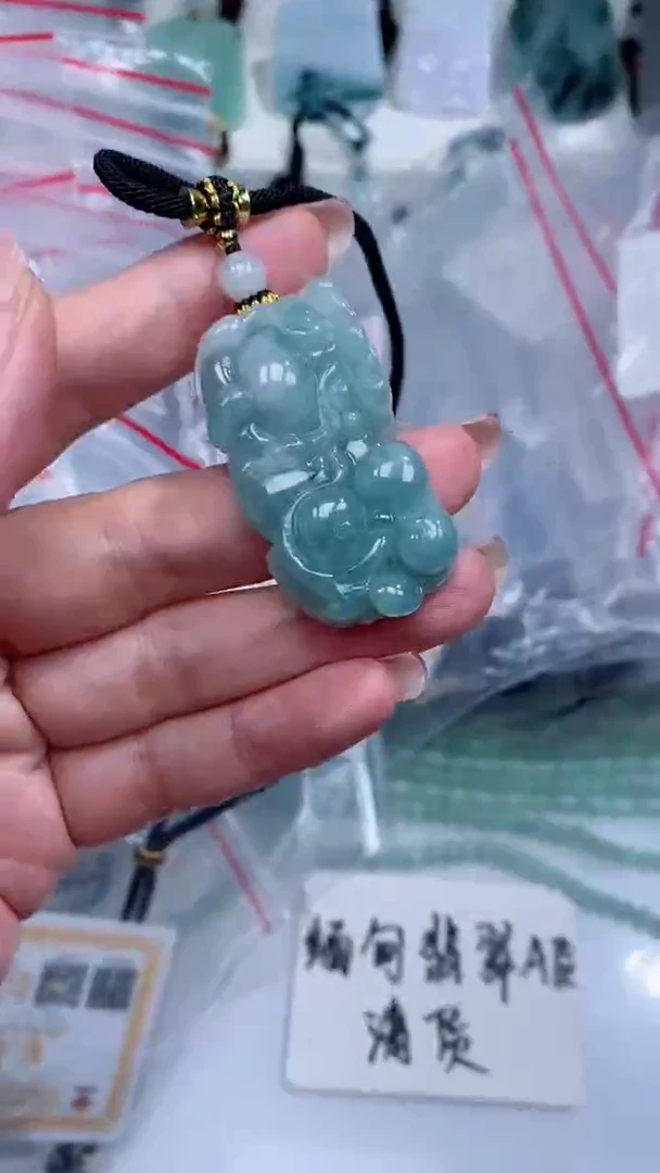 颈饰未镶嵌翡翠吊坠