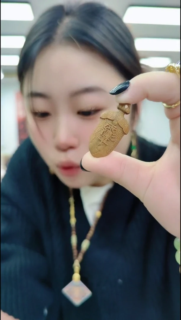 【闪购商品】维腊木（绿檀）0803绿檀雕刻小胖剑