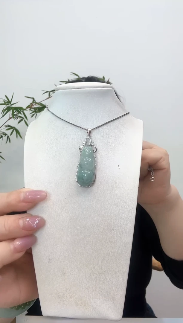 【闪购商品】翡翠吊坠(赠链)银S925镶嵌小福豆