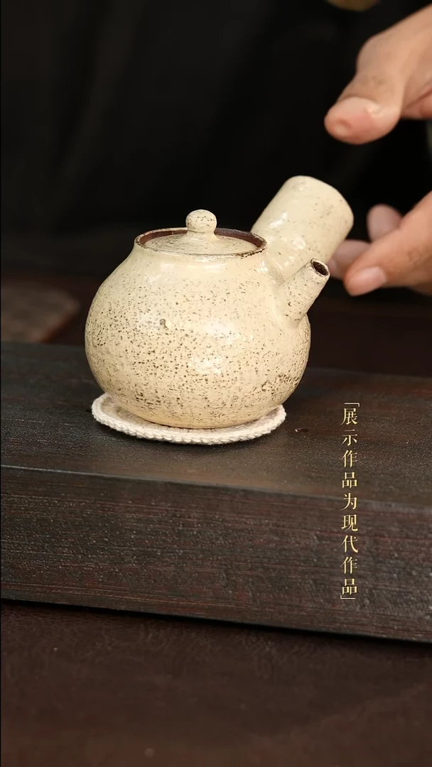 摆件陶即非-粉引素面侧把壶 可明