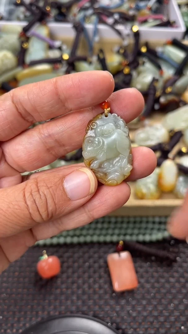 【闪购商品】和田玉颈饰未镶嵌多样性发货没有证书拍一发一有瑕