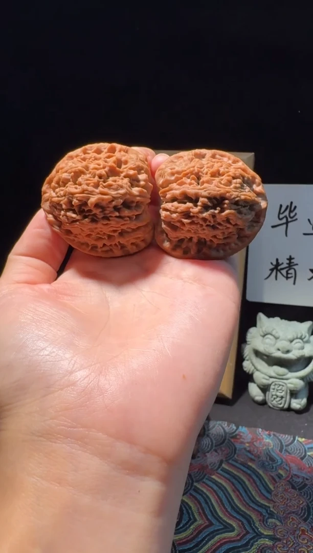 把件文玩核桃43拉丝纹红皮南疆石