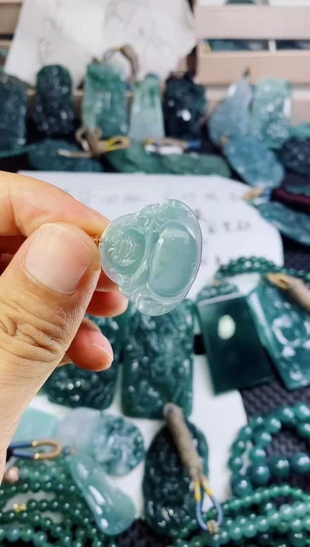 翡翠未镶嵌颈饰吃****o