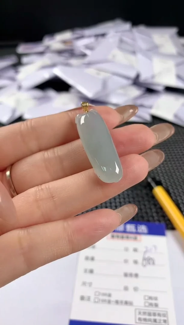 【闪购商品】翡翠颈饰18K金镶嵌81