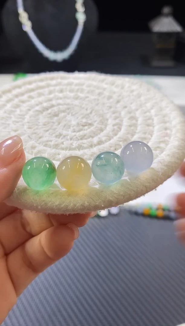 未镶嵌挂件翡翠单颗价格，多样性发其一