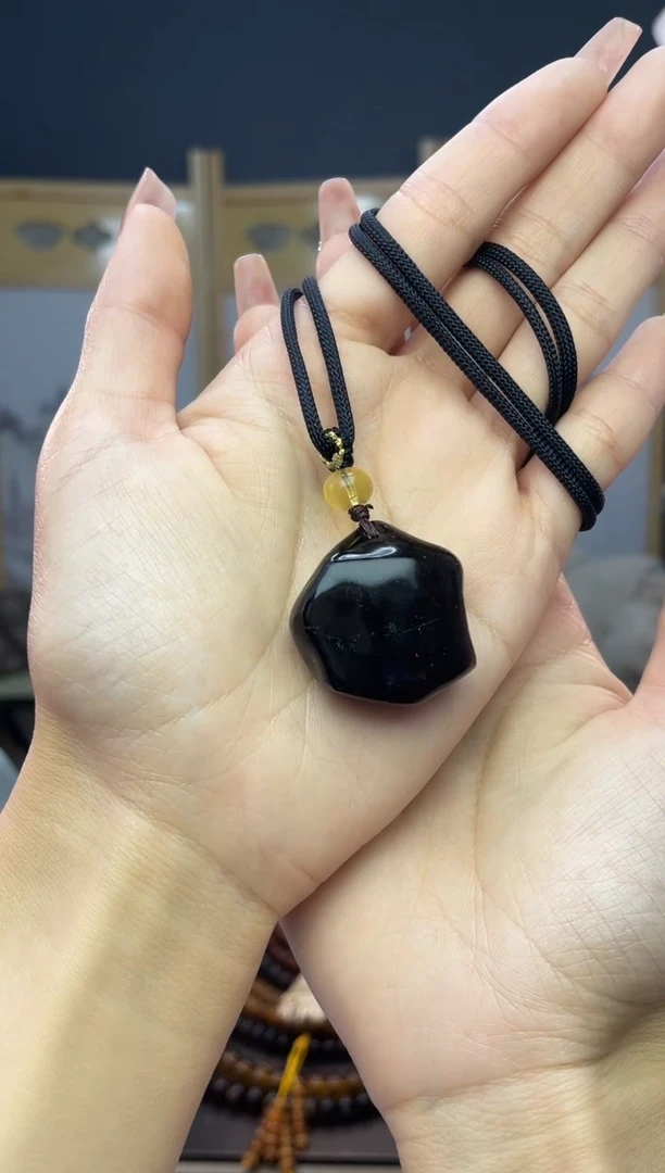 【闪购商品】琥珀裸石未镶嵌翳珀吊坠