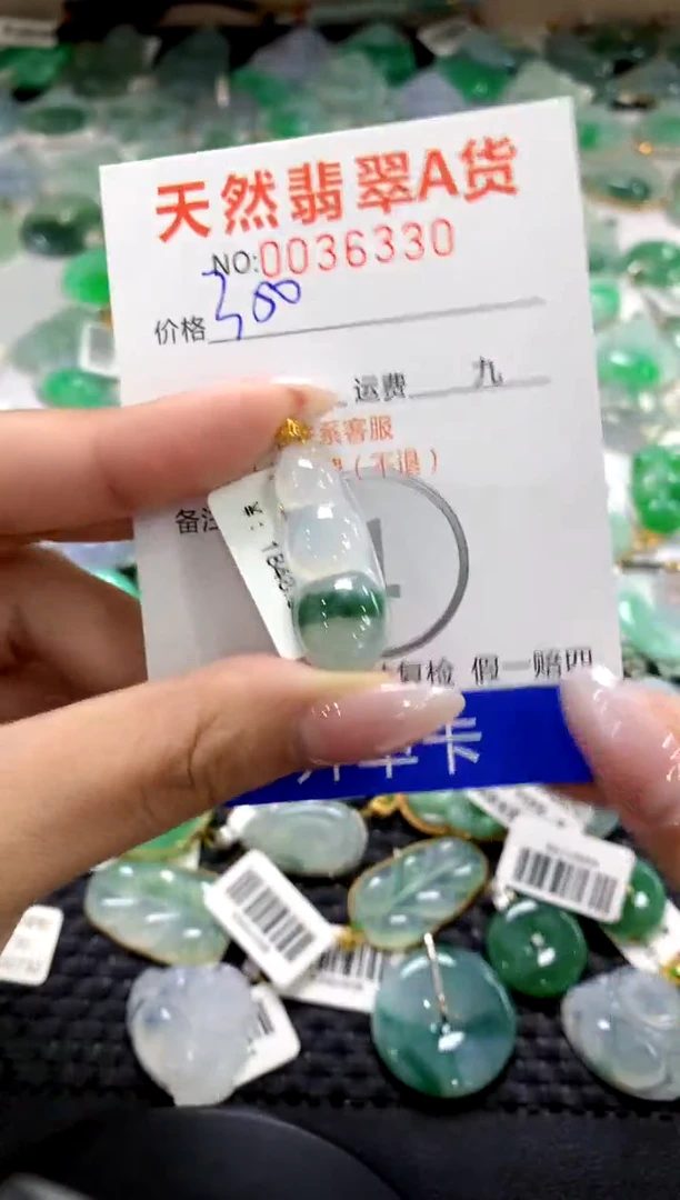 颈饰18K金镶嵌翡翠1