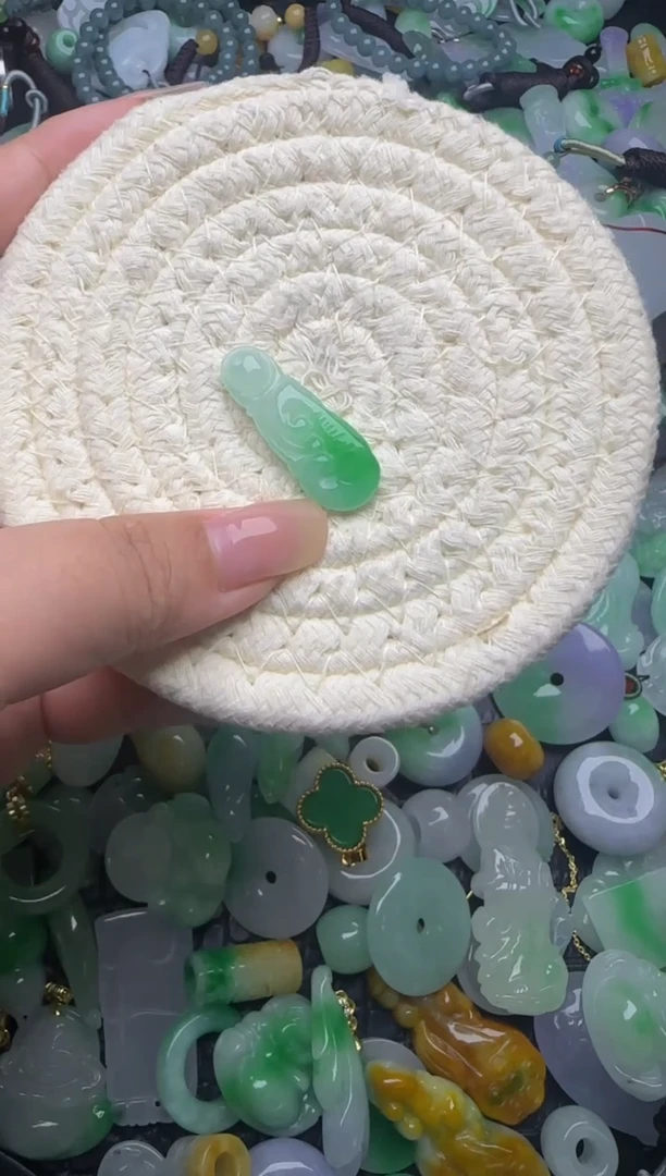 翡翠未镶嵌颈饰天然缅甸翡翠吊坠