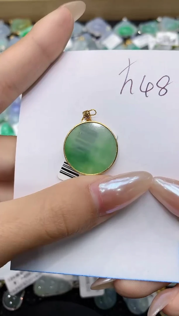 翡翠18K金镶嵌颈饰111111111111