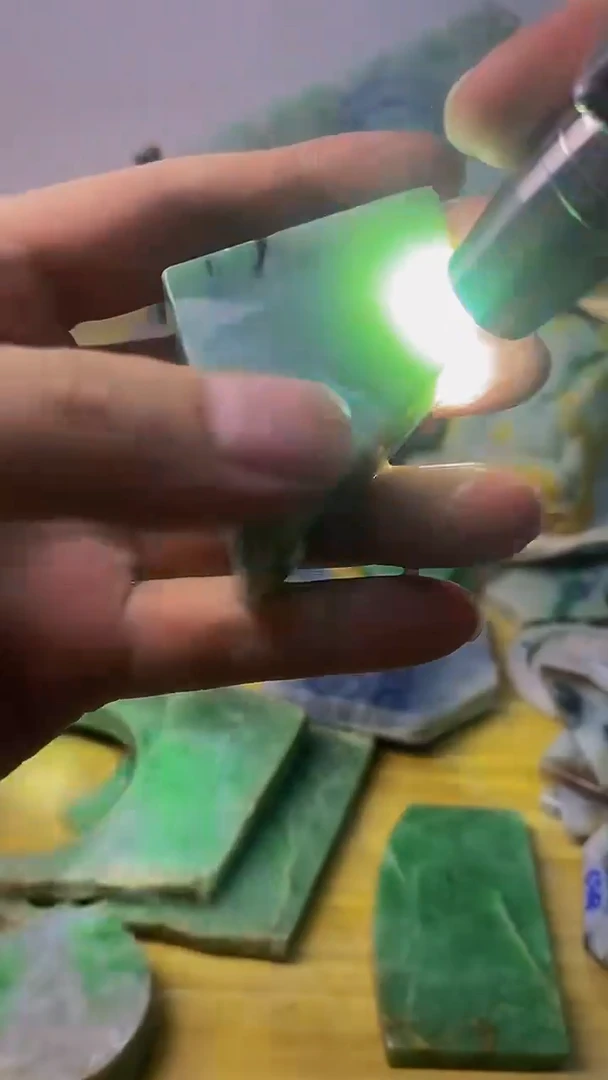 翡翠裸石未镶嵌天然缅甸翡翠A货024
