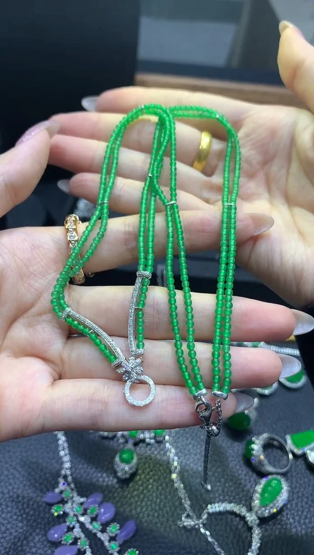 项链18K金镶嵌翡翠奥****飞团购
