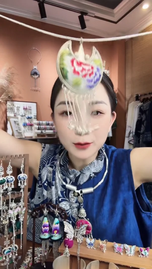 刺绣纯手工民族风吊坠
