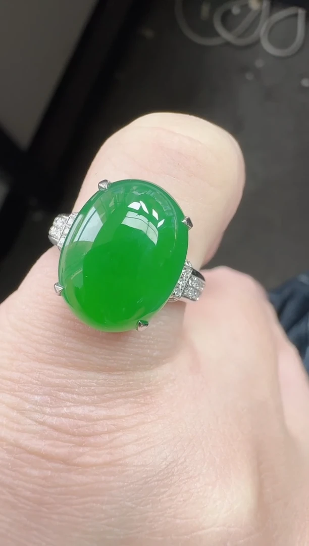 18K金镶嵌戒指翡翠寄售回流，24小时鉴赏期