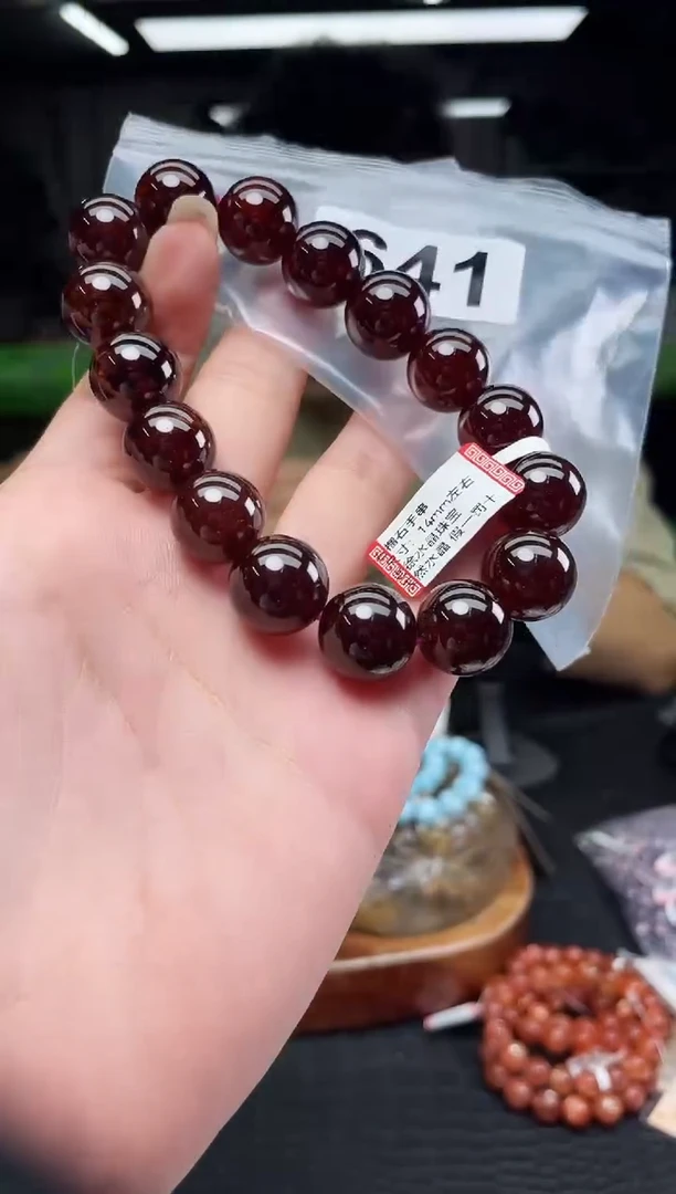 未镶嵌手串石榴石（紫牙乌）手串641