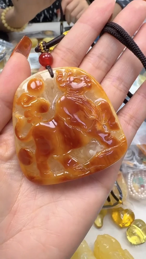 裸石琥珀未镶嵌如图