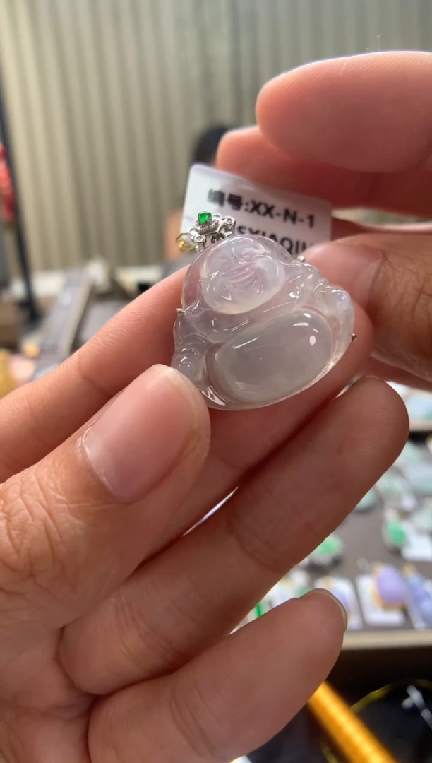 翡翠18K金镶嵌颈饰佛公