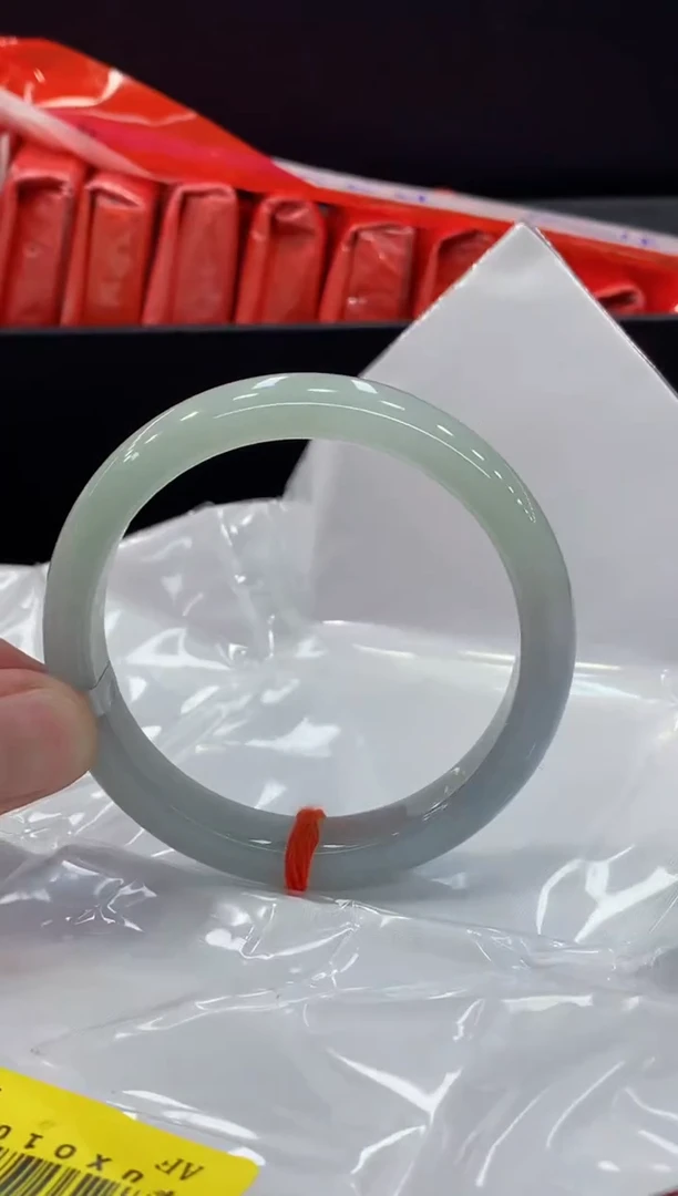 翡翠手镯未镶嵌手镯