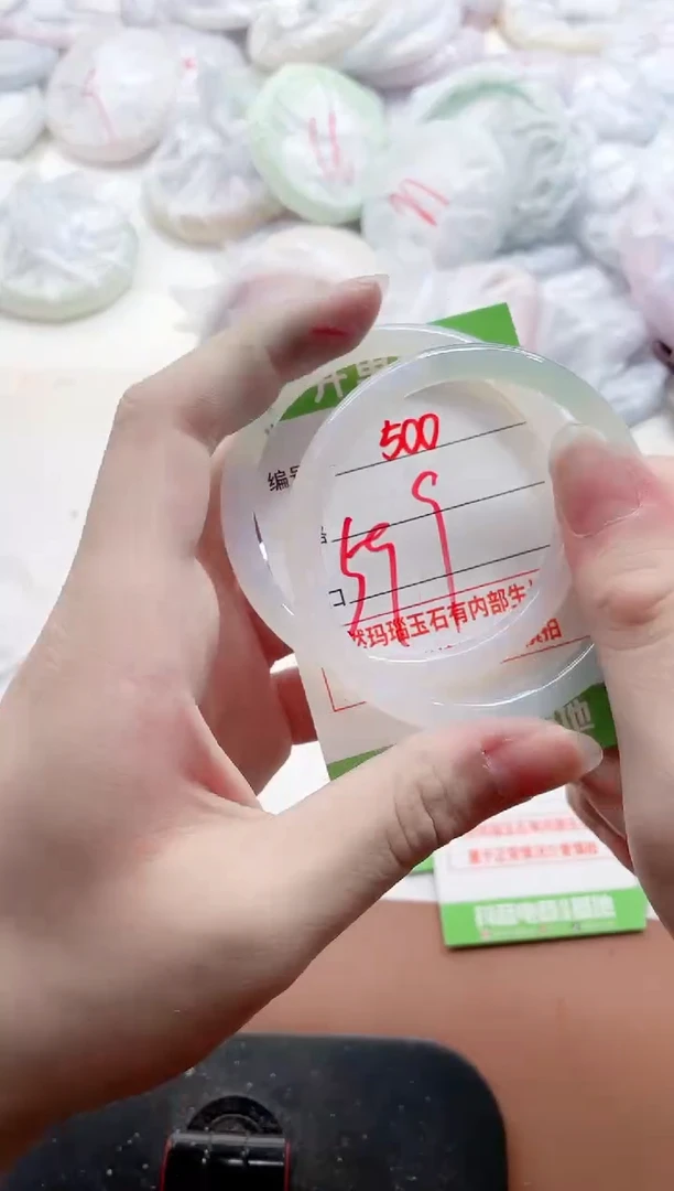 玛瑙/玉髓手镯未镶嵌500